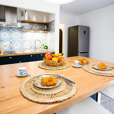 Romantic Sea View Studio, Steps Away From The Beach อองทีบส์ ภายนอก รูปภาพ