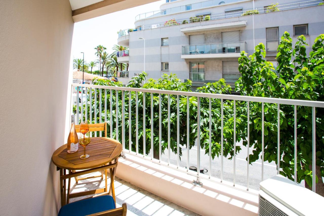 Romantic Sea View Studio, Steps Away From The Beach อองทีบส์ ภายนอก รูปภาพ