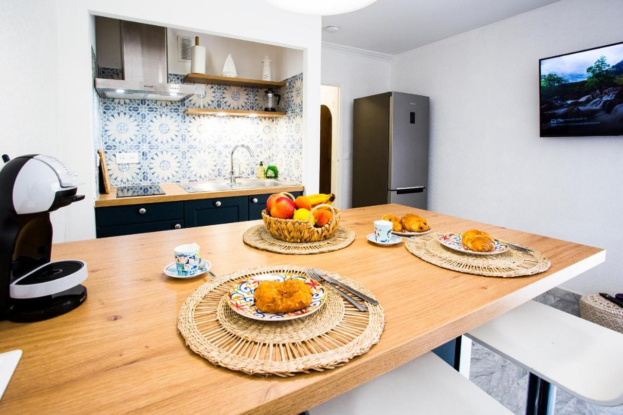 Romantic Sea View Studio, Steps Away From The Beach อองทีบส์ ภายนอก รูปภาพ