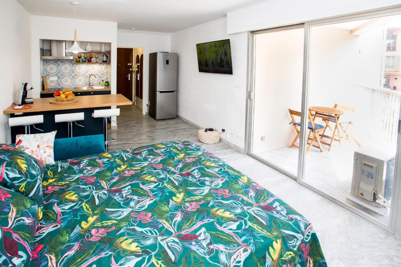 Romantic Sea View Studio, Steps Away From The Beach อองทีบส์ ภายนอก รูปภาพ