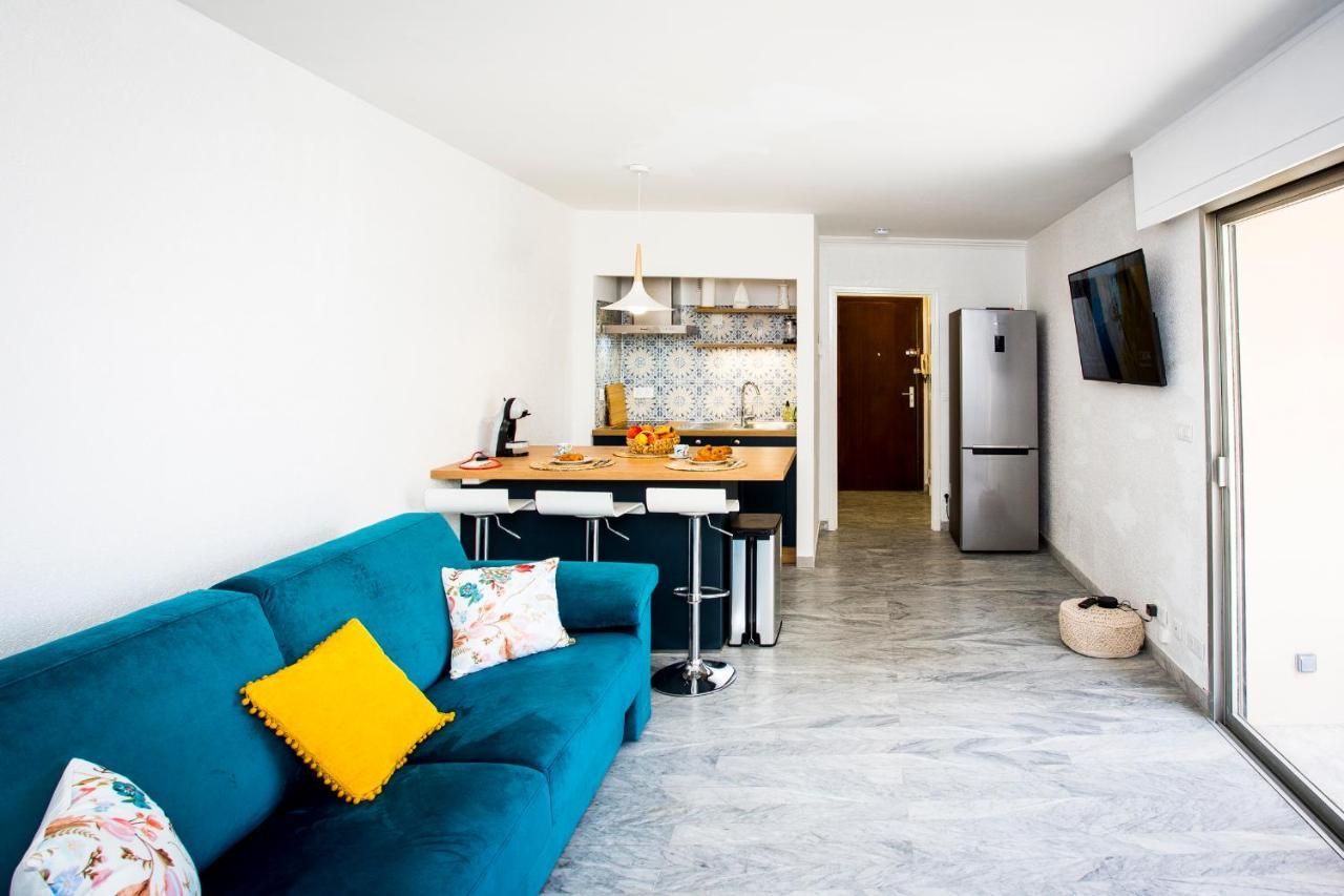 Romantic Sea View Studio, Steps Away From The Beach อองทีบส์ ภายนอก รูปภาพ
